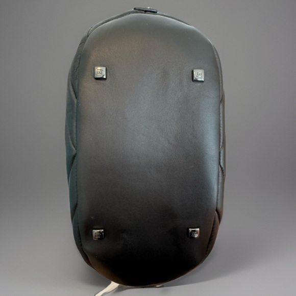 NWOT Eric Javits Leather Quilted Gran Chevron Jesse Bag. - Picture 6 of 7